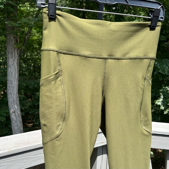 Old Navy Olive Active Leggings Size M - Picture 4 of 8